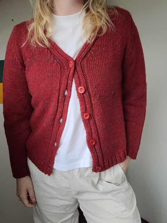 Wildflower Whimsy - vintage rood vest met gekleurde spikkels - maat S/M