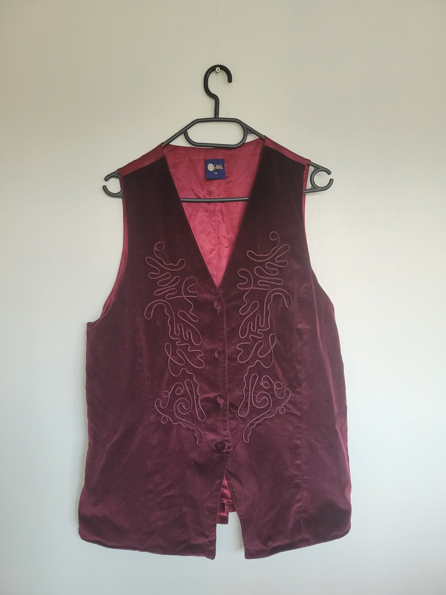 Velvet Sundown 🍷- vintage dieprood gilet van velvet stof - maat L