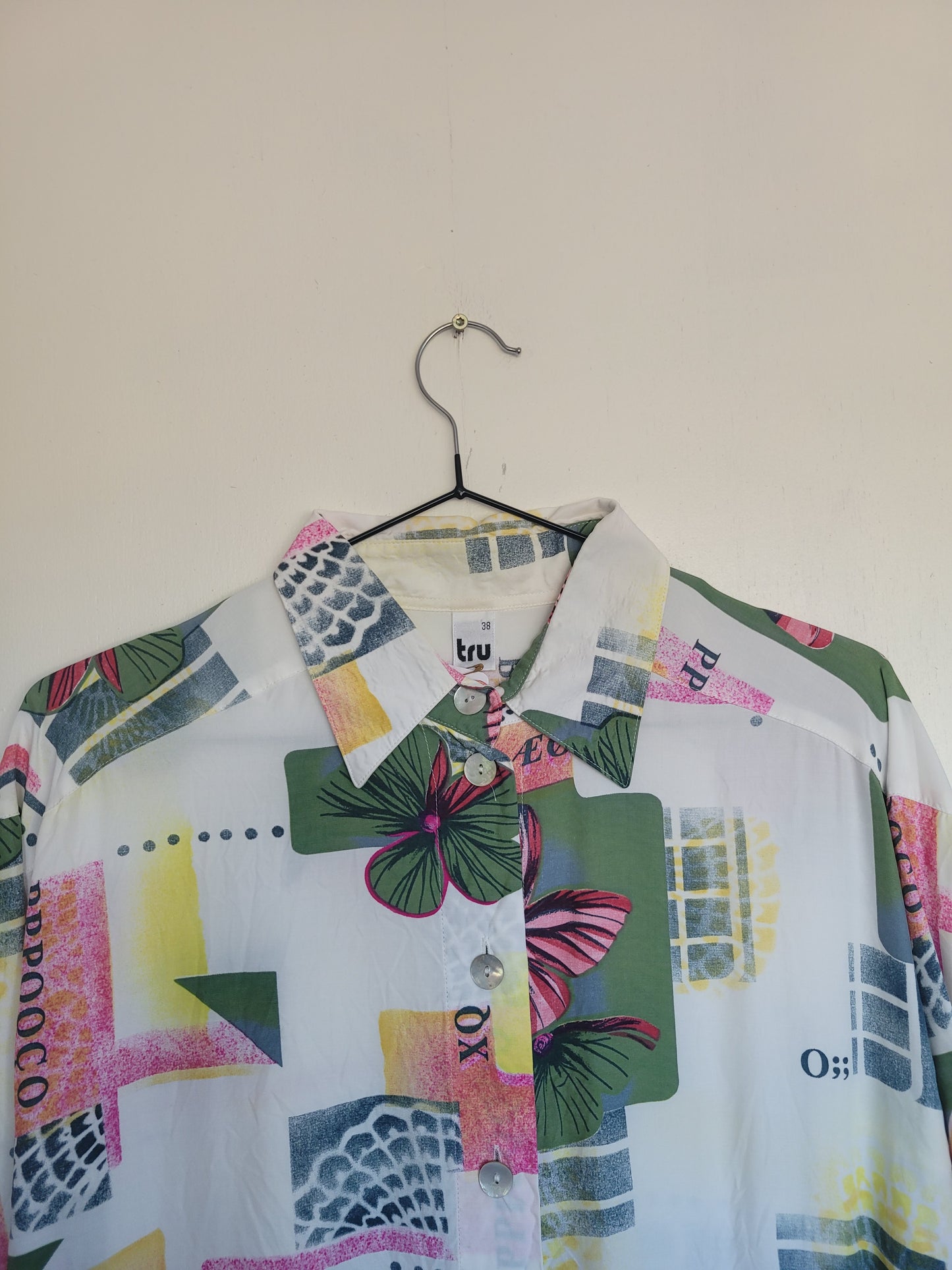 Funky and Free - vintage blouse met vlakken en bloemen patronen - maat L