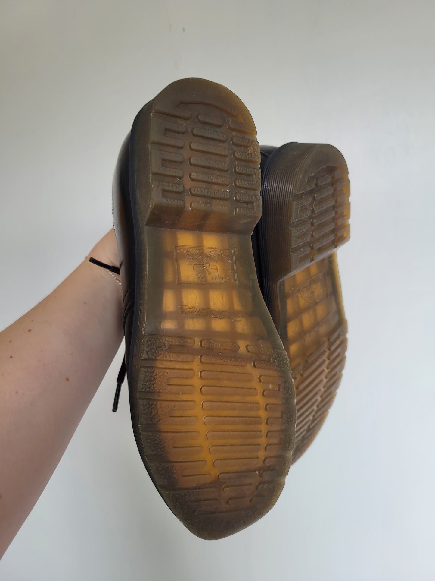 Ink & Soles - lage Dr. Martens in lakzwarte kleur - maat 39