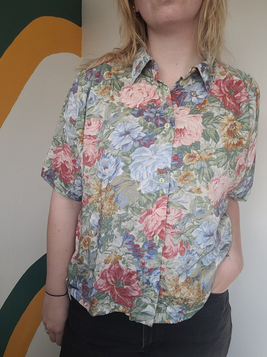 Like a Painting - vintage blouse met opvallend, maar zacht, bloemenpatroon - maat L