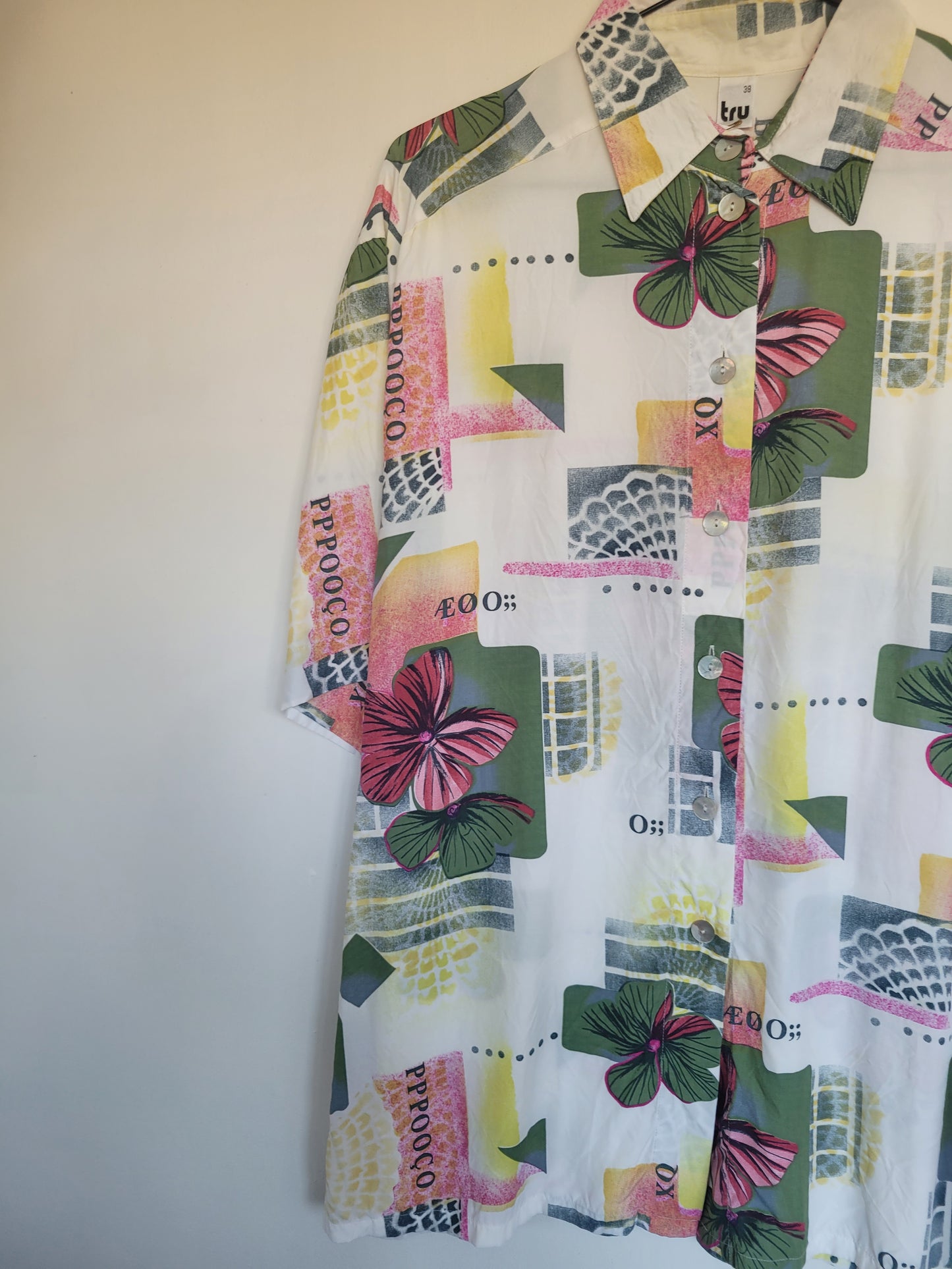 Funky and Free - vintage blouse met vlakken en bloemen patronen - maat L
