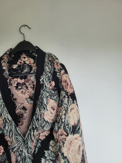 Rose Reverie - vintage tapestry jas met lichtroze rozen patroon - oversized vanaf maat M, te dragen tot XL/XXL