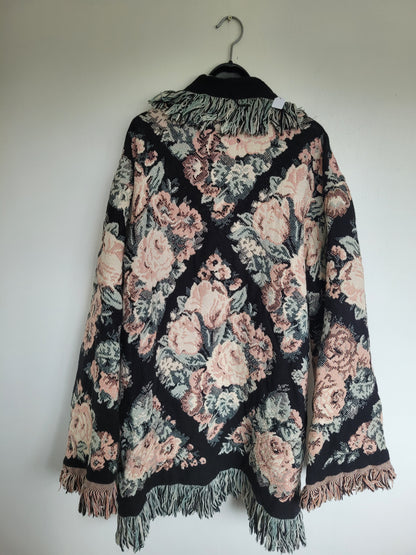 Rose Reverie - vintage tapestry jas met lichtroze rozen patroon - oversized vanaf maat M, te dragen tot XL/XXL