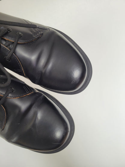 Ink & Soles - lage Dr. Martens in lakzwarte kleur - maat 39
