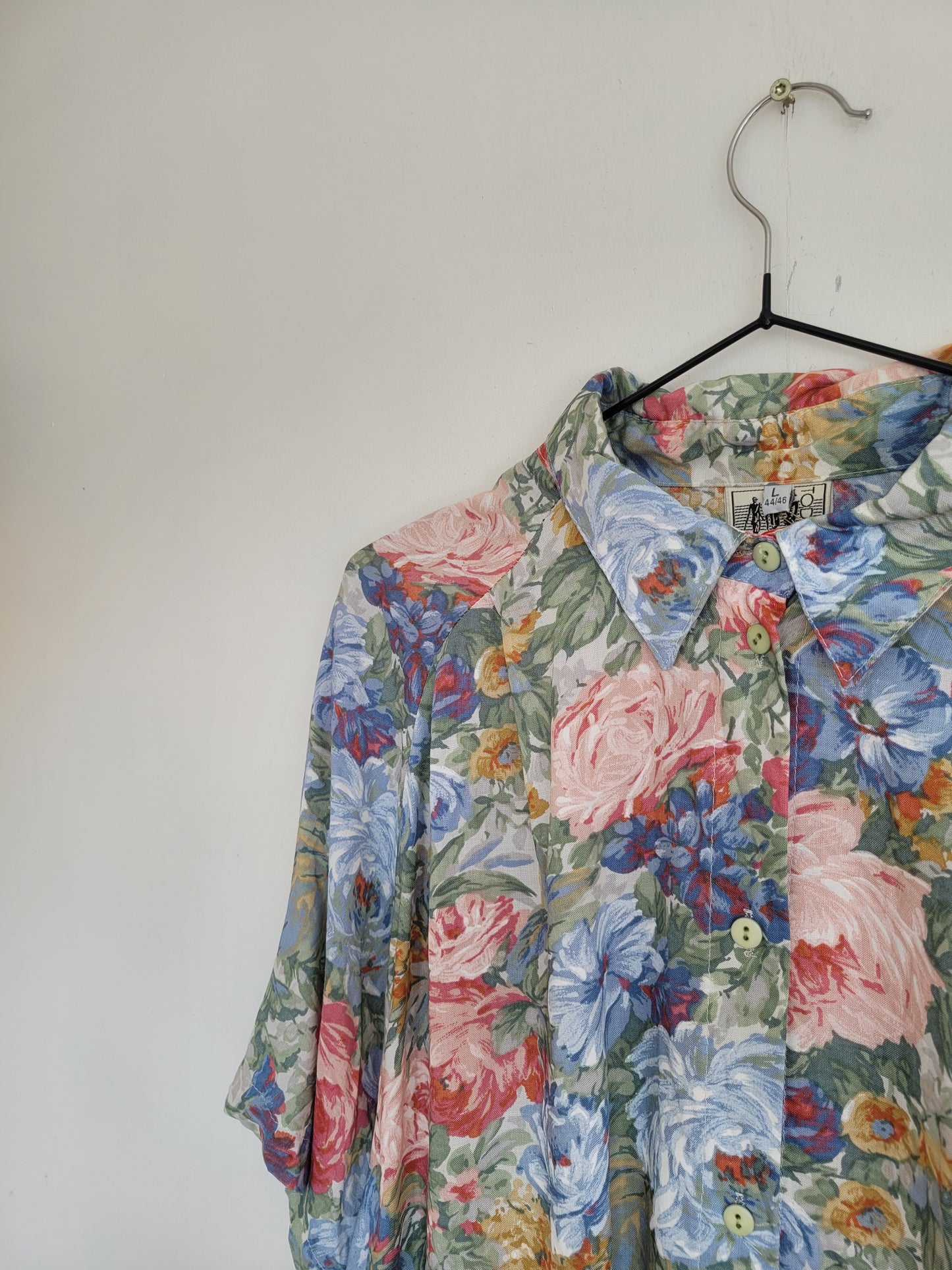 Like a Painting - vintage blouse met opvallend, maar zacht, bloemenpatroon - maat L