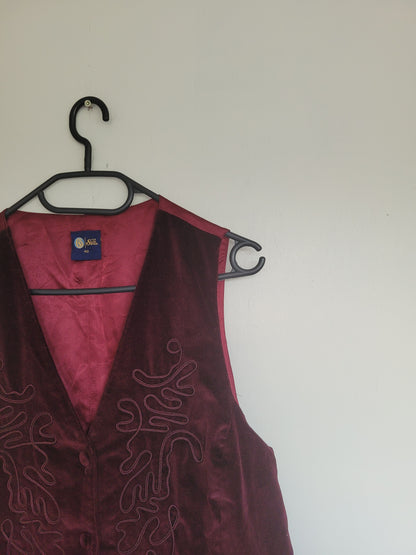 Velvet Sundown 🍷- vintage dieprood gilet van velvet stof - maat L
