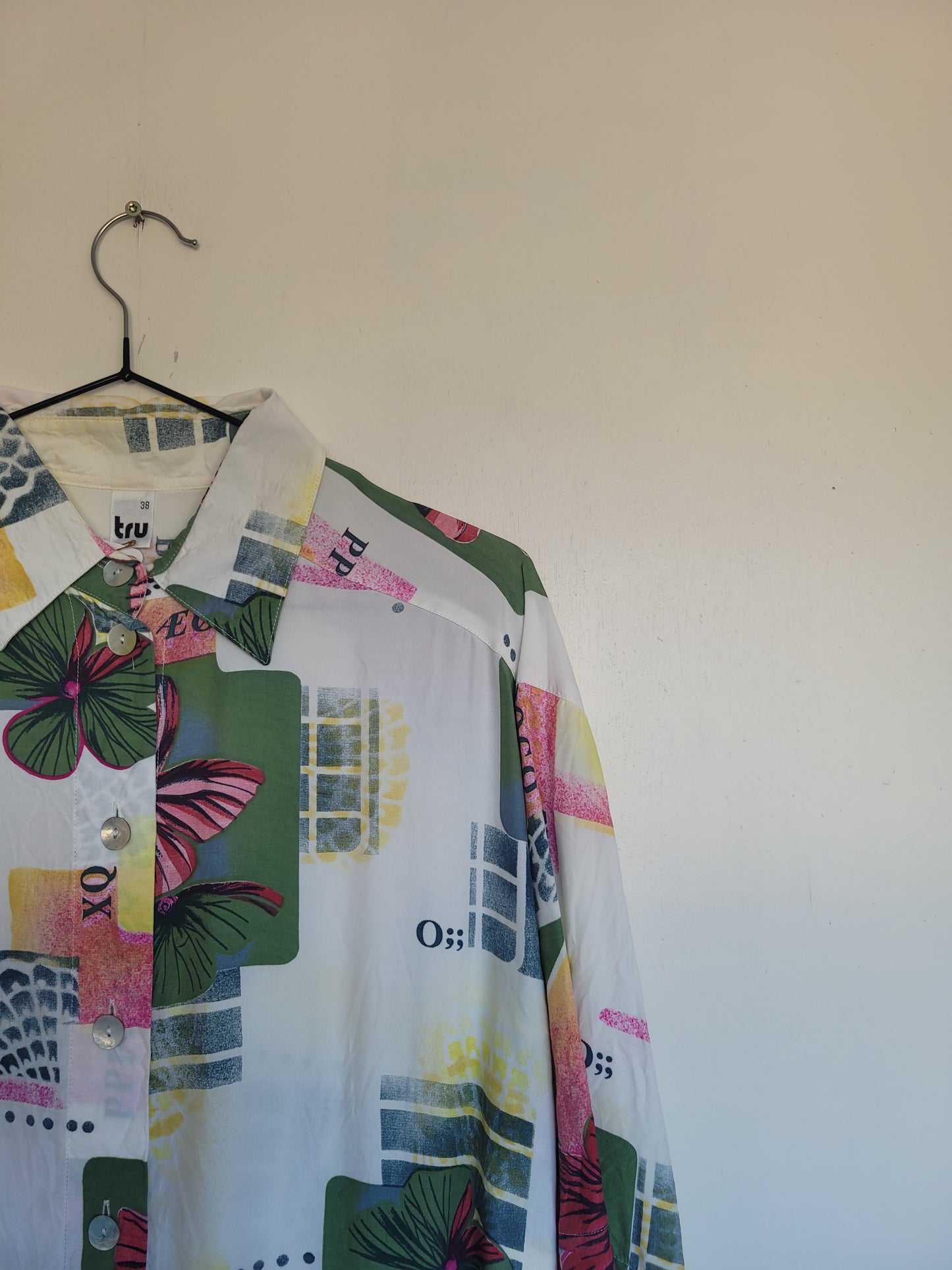 Funky and Free - vintage blouse met vlakken en bloemen patronen - maat L