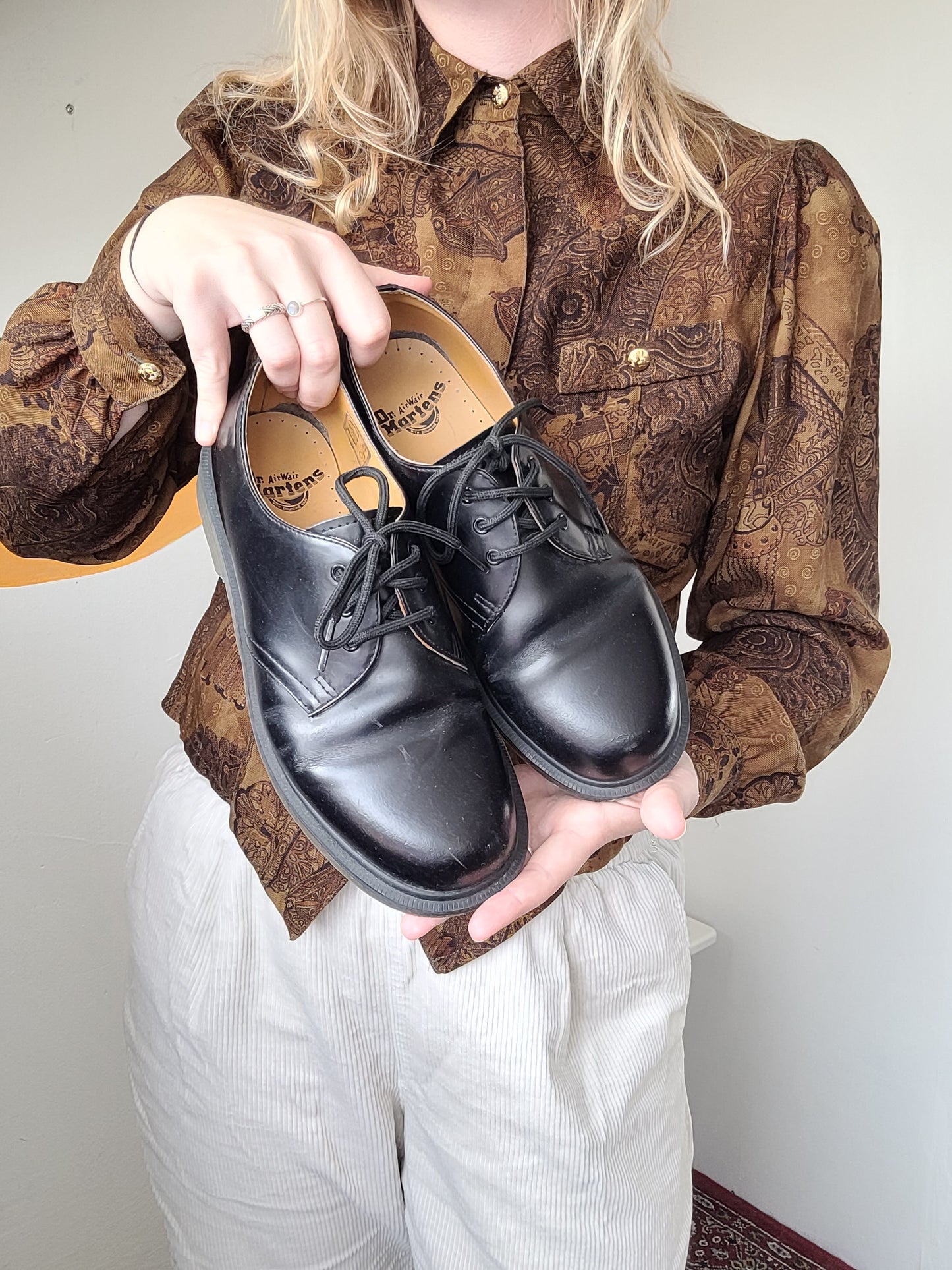 Ink & Soles - lage Dr. Martens in lakzwarte kleur - maat 39