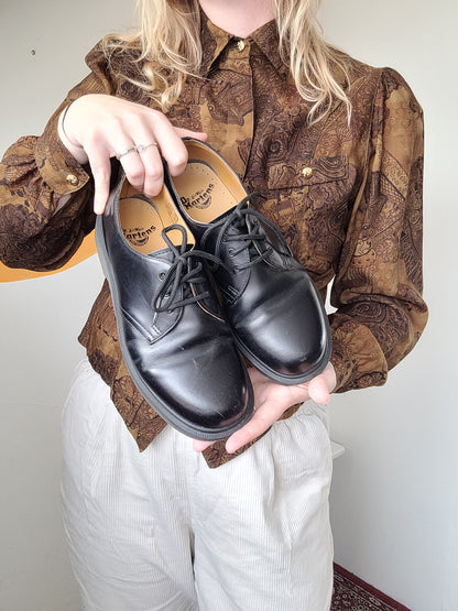Ink & Soles - lage Dr. Martens in lakzwarte kleur - maat 39