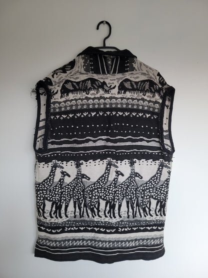 The Quiet Safari 🦒 - vintage tapestry bodywarmer met giraffes / safari afbeelding - maat L