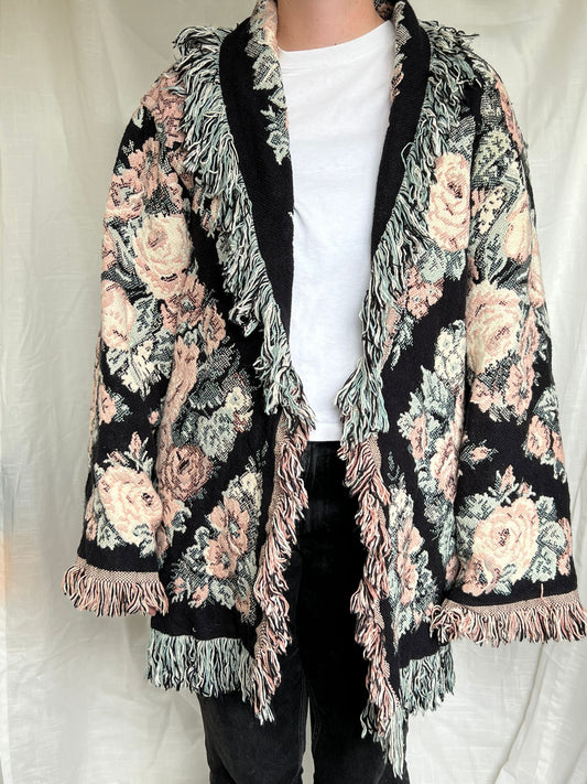 Rose Reverie - vintage tapestry jas met lichtroze rozen patroon - oversized vanaf maat M, te dragen tot XL/XXL
