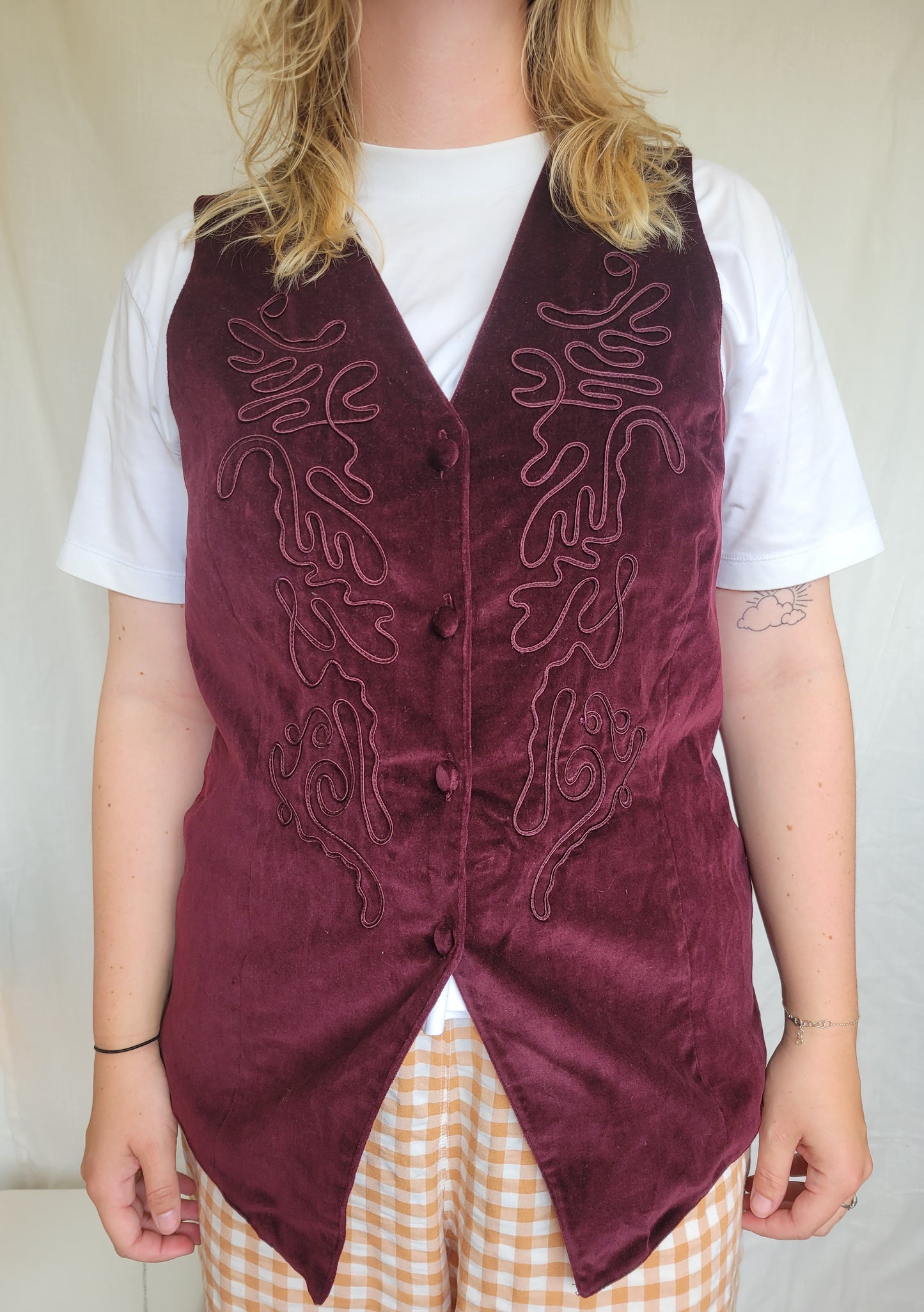 Velvet Sundown 🍷- vintage dieprood gilet van velvet stof - maat L
