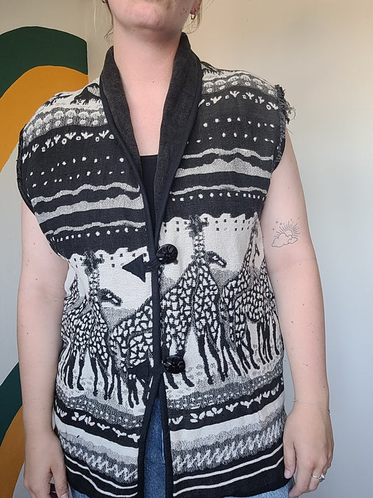 The Quiet Safari 🦒 - vintage tapestry bodywarmer met giraffes / safari afbeelding - maat L